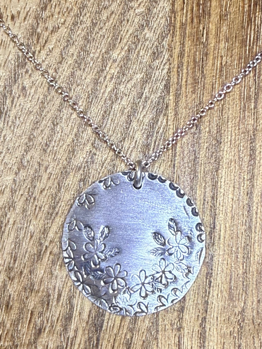 Floral Disc Pendant Necklace - Silver